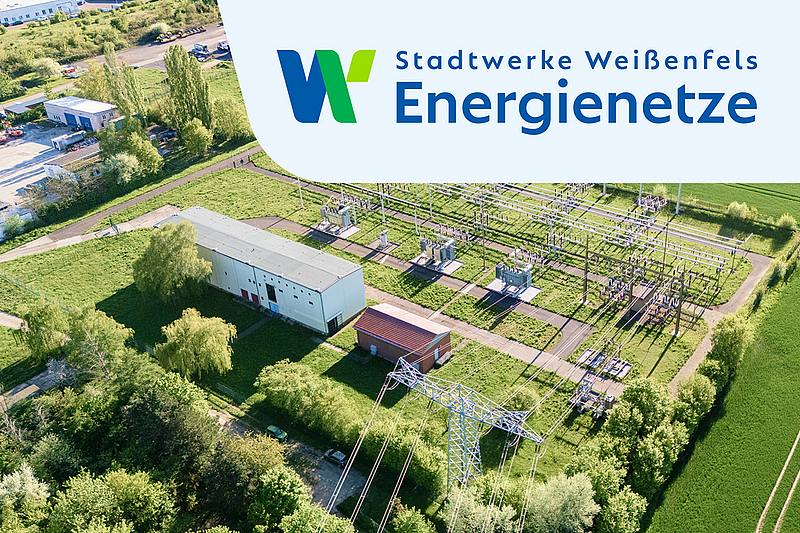 Bild aus der Vogelperspektive eines Umspannwerkes in Weißenfels und Logo der Energienetze Weißenfels